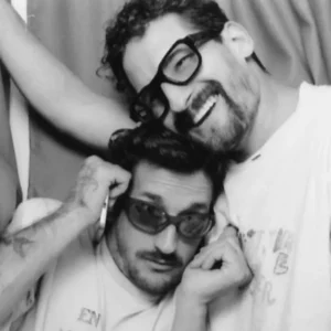 imagen de Mau y Ricky en directo