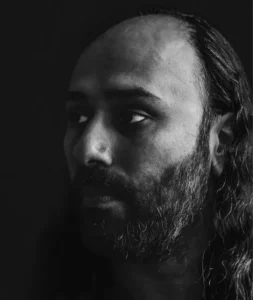 imagen de Qasim Naqvi en directo