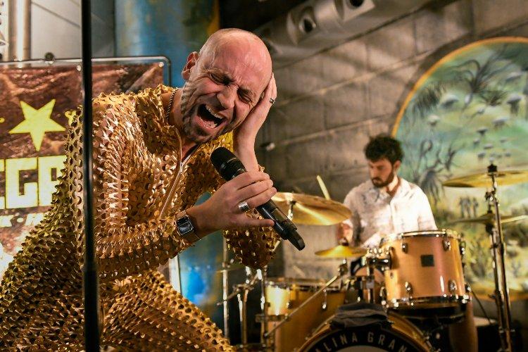 Catalina Grande Piñón Pequeño