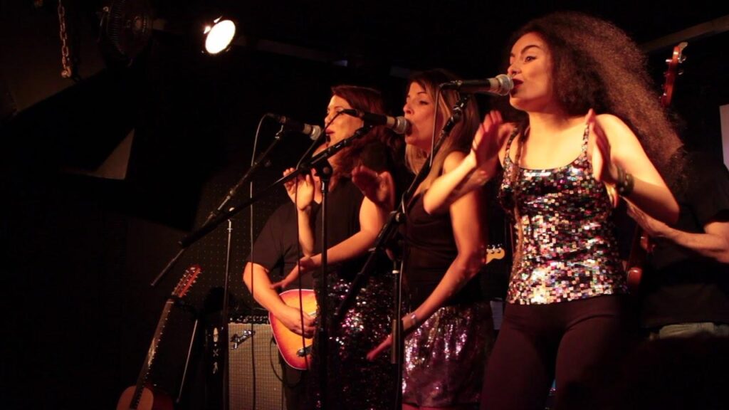 Ellas Y Los De Siempre