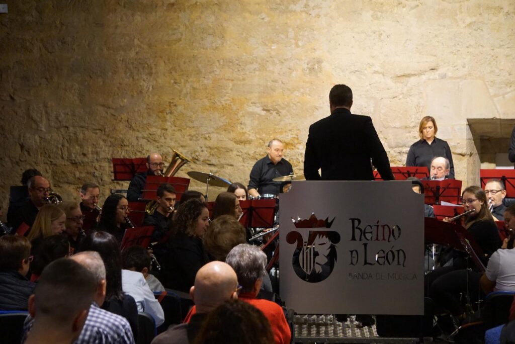 John Mencis Band & Banda de Música Reino de León