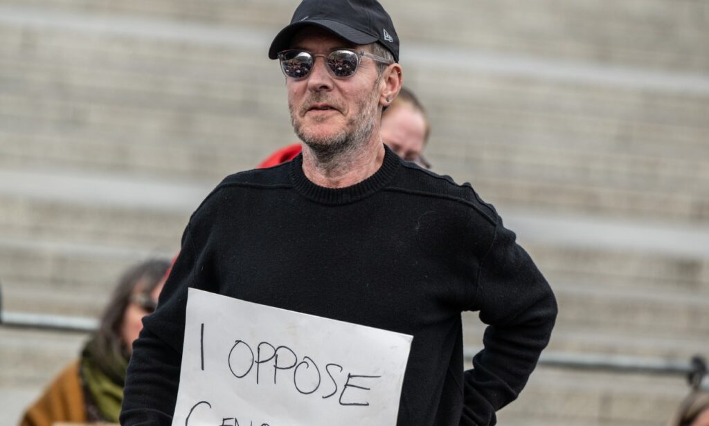 Robert Del Naja de Massive Attack detenido en protesta propalestina en Londres