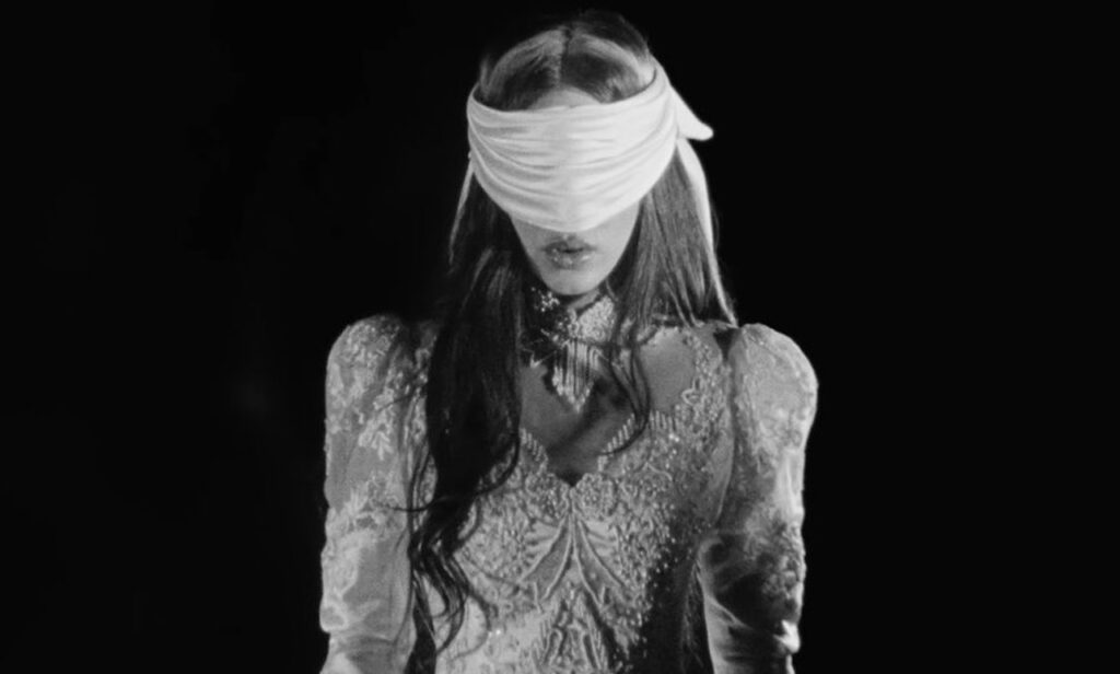 Rosalía lanza ‘LUX (Complete Works)’ con nuevas canciones y un videoclip inédito