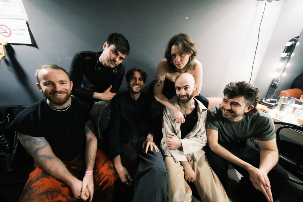 Vangoura y La Milagrosa estrenan “Primera clase”, adelanto de su nuevo álbum