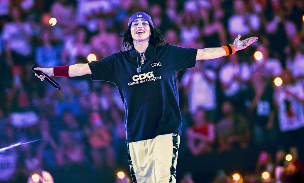 Billie Eilish defiende grabar conciertos en vivo como práctica cultural