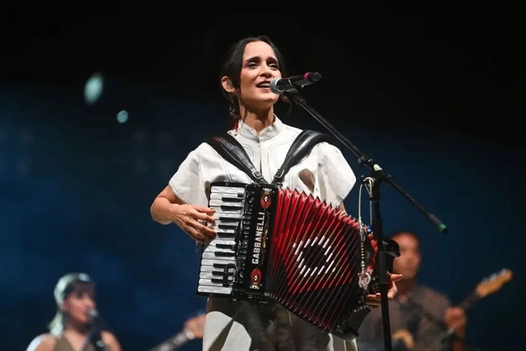 Polémica por la canción de Julieta Venegas para el Mundial 2026
