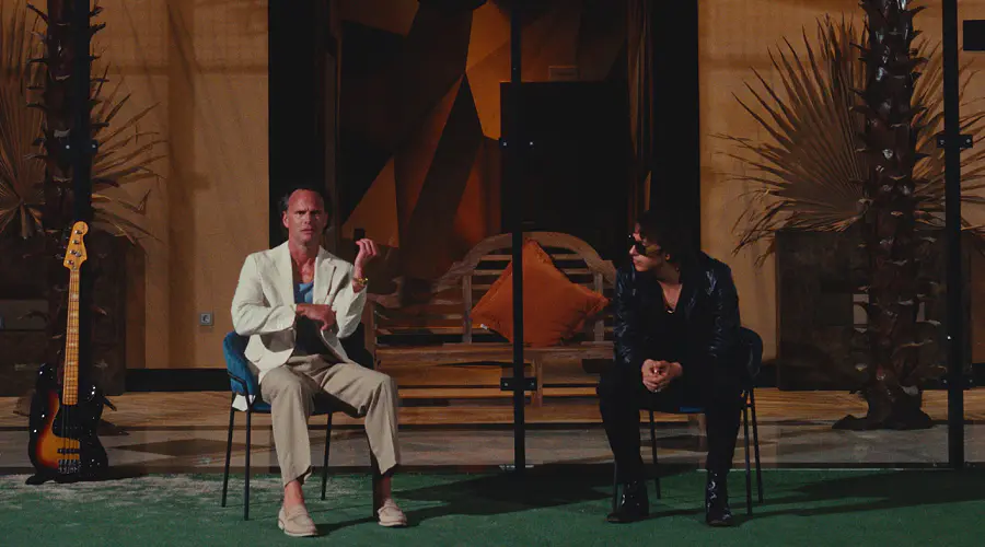 The Strokes estrenan el vídeo de ‘Going Shopping’ con Walton Goggins