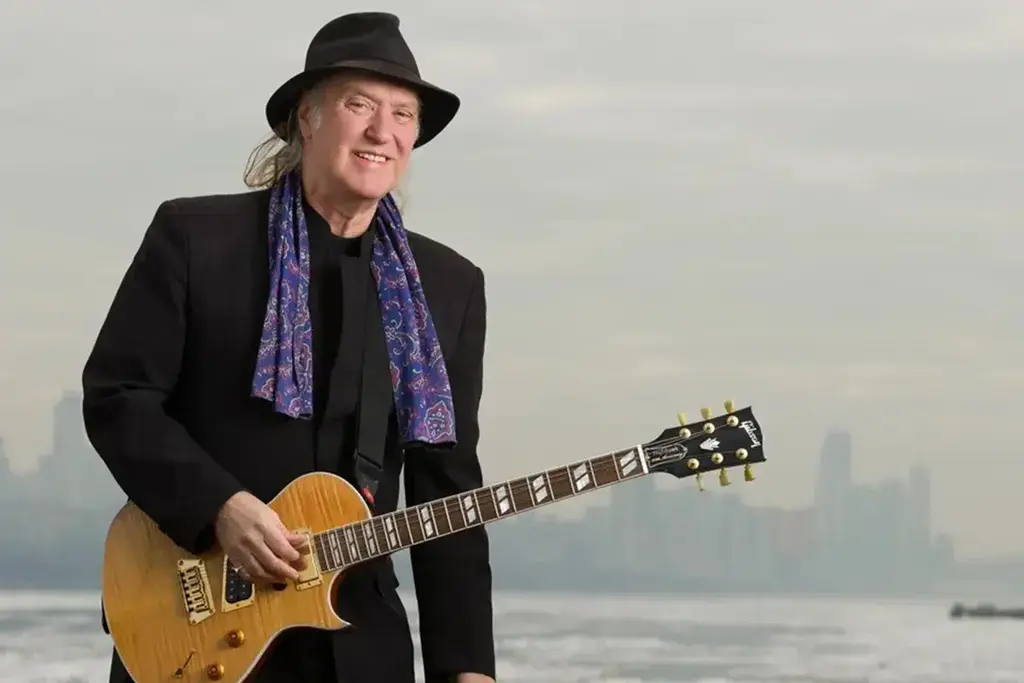 Dave Davies de The Kinks revela que solo George Harrison le caía bien de The Beatles