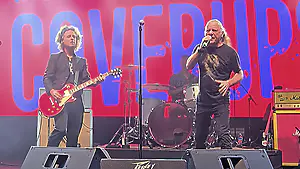 Bruce Dickinson y Billie Joe Armstrong unen fuerzas en San Diego con ‘All The Young Dudes’
