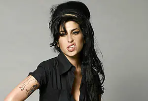 15 años sin Amy Winehouse: la industria británica sigue buscando su heredera