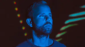 M83 anuncia «I Wrote You a Letter», su nuevo álbum de estudio