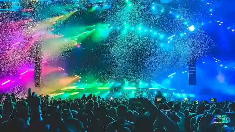 Arde Bogotá desvela el universo de 'Manufacturas del Club de la Gente Sola' y prepara el estreno de su nuevo single