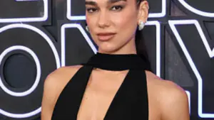 Dua Lipa publica por sorpresa el EP ‘Training Season’s Over’ con tomas inéditas en directo