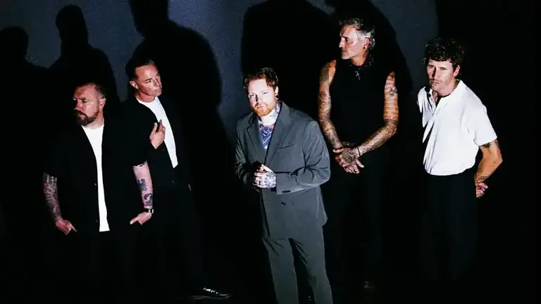 Formación actual de Anberlin con Matty Mullins para el lanzamiento de Currency
