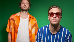 Friendly Fires rompen siete años de silencio con «Lose All Your Friends» y renacen como dúo bailable