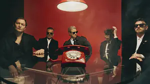 Interpol desvela ‘Wings On Fire’ y anticipa la atmósfera expansiva de su nuevo disco ‘This Mirror Weighs A Ton’