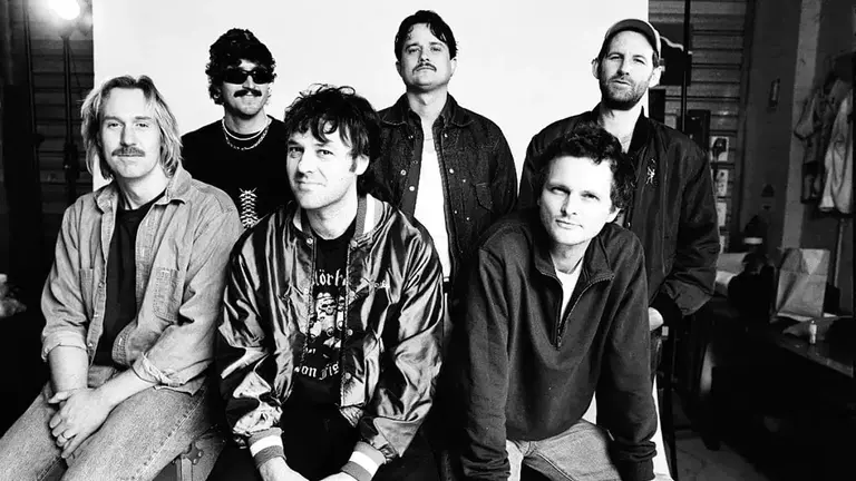 King Gizzard & The Lizard Wizard desata la rave psicodélica de 'Alien Metal' tras experimentar con su sintetizador modular en directo