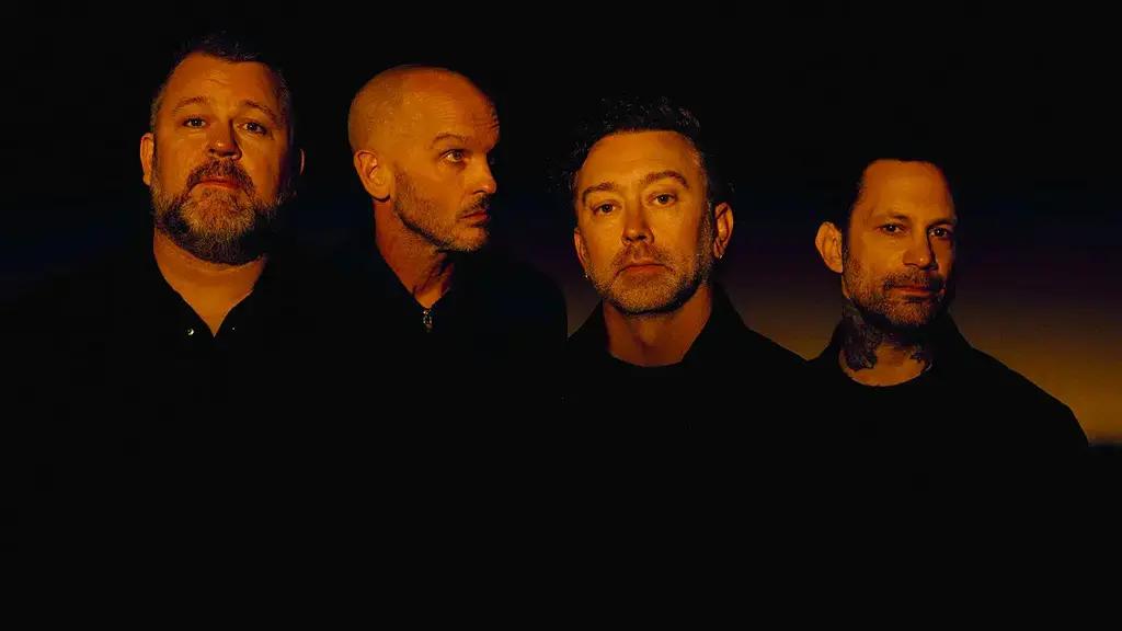 Rise Against sorprende con ‘Katy Bar The Door’ y ‘Living Undercover’ junto al productor Bill Stevenson