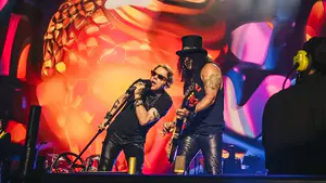 Slash confirma el avance del nuevo disco de Guns N’ Roses y prepara su regreso al estudio tras la gira mundial
