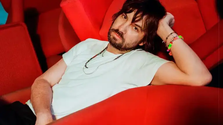 Kevin Parker en concierto con Tame Impala en directo