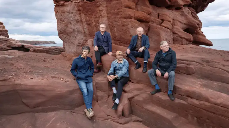 Teenage Fanclub, Sunday, June, Tiwayo y Howlin' Jaws lideran las novedades y giras de otoño de Fever! Productions