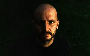 Tender Ender estrena «Darkness», primer avance de su segundo álbum «Red Kites»