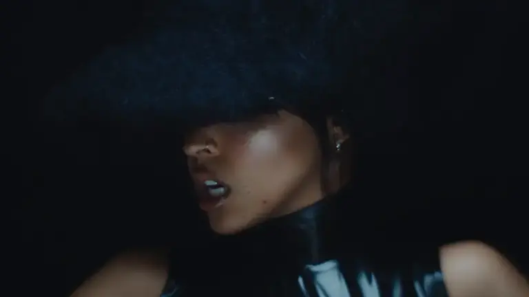Tinashe estrena 'Melatonin' y consolida su vanguardia electrónica ante el lanzamiento de 'Popstar'