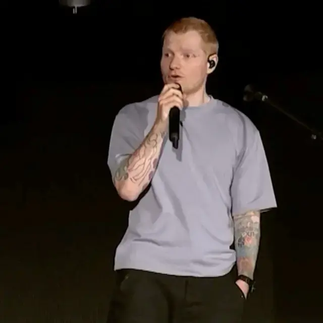 Ed Sheeran disculpa gira en QConciertos