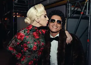 Lady Gaga y Bruno Mars pulverizan la historia de Spotify al superar los 4.000 millones de escuchas con ‘Die With A Smile’