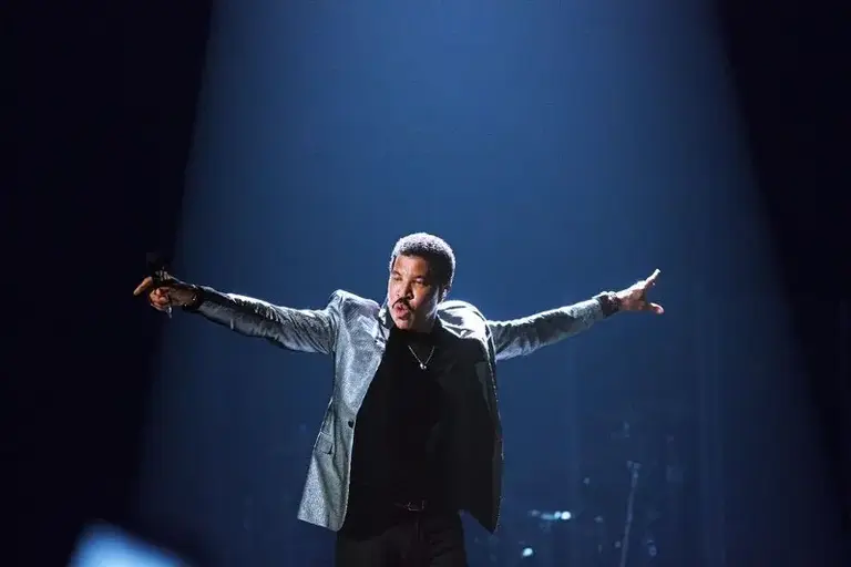 Lionel Richie hospitalizado en QConciertos