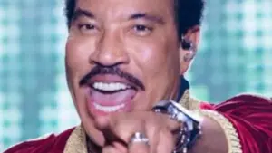 Lionel Richie recibe el alta médica tras su ingreso hospitalario y prepara el regreso a los escenarios