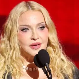 Madonna conquista los MTV VMAs 2026 con el estreno en directo de ‘Confessions II’ junto a Sabrina Carpenter y Charli XCX