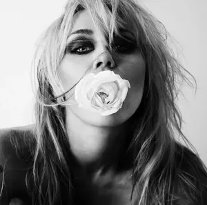 Miley Cyrus conquista el número 1 en Estados Unidos y asalta el podio español con ‘Bass Persuades’