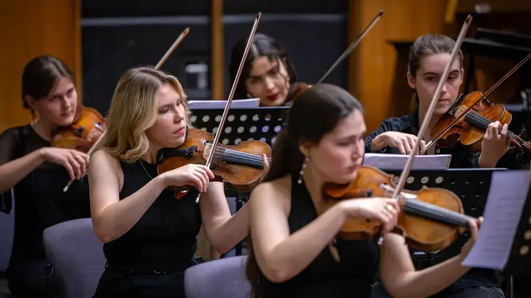 Neorama arranca en Granada: la JM World Orchestra y el Coro de la Ópera abren el festival en el Generalife