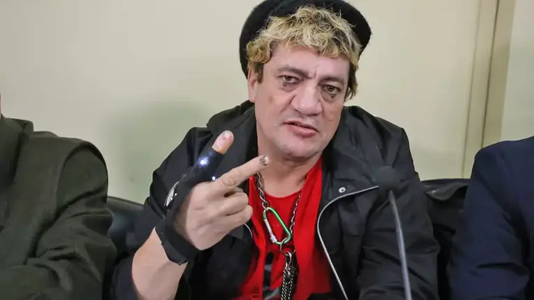 Pity Álvarez afronta 90 días de internación tras un brote psicótico y la suspensión de su juicio en QConciertos