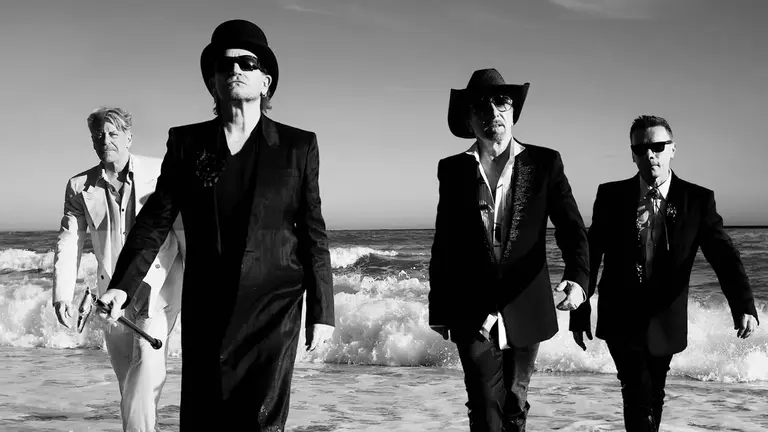 U2 rompe el silencio con 'Carnaval de luz': el regreso de Larry Mullen Jr. y la inspiración de Rosalía en QConciertos