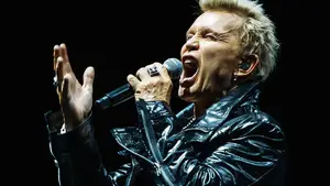 Billy Idol corona a ‘Rebel Yell’ como su cumbre discográfica definitiva frente a ‘Charmed Life’