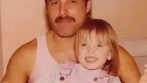 Diecisiete diarios inéditos descubren la faceta de Freddie Mercury como padre devoto y protector