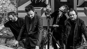 Hollywood Porn Stars rompen dos décadas de silencio con «Bad Movie» y anuncian su álbum ‘Endless Age’