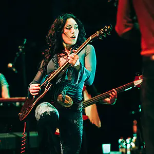 Rosalie Cunningham anuncia su ambiciosa gira europea