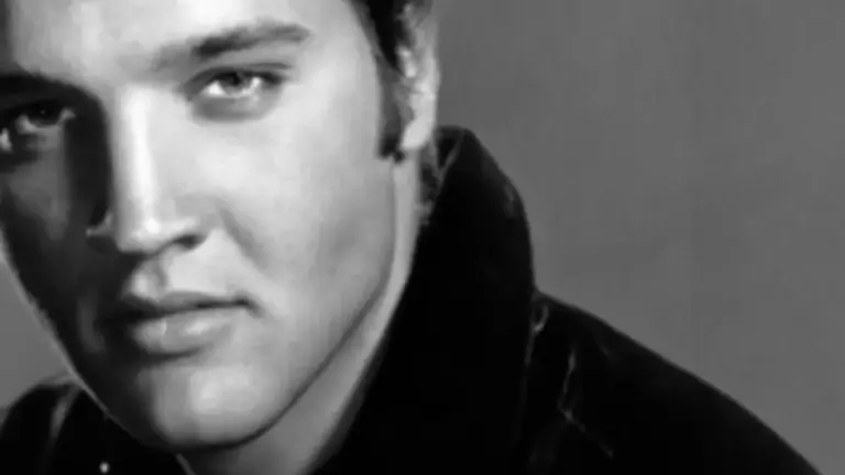 Elvis Presley demanda Anthropic en QConciertos