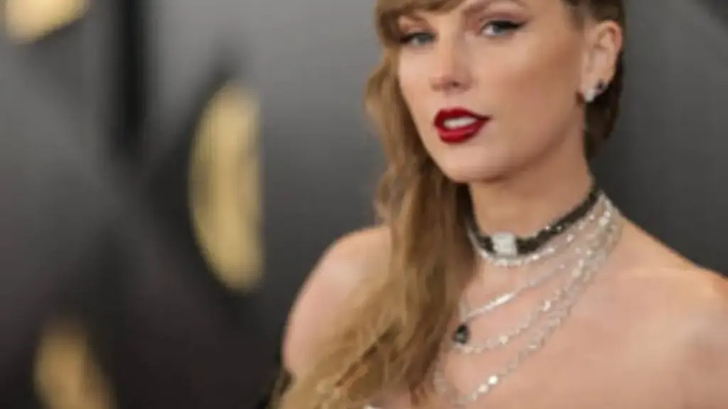 Los Javis y Guitarricadelafuente celebran a Taylor Swift en Los Ángeles ante una inédita pugna en los Óscar