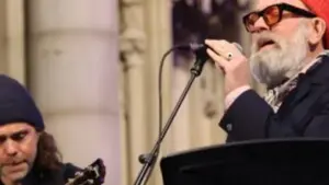 Michael Stipe y The National reviven en directo ‘E-Bow The Letter’ de R.E.M. en el festival AB100