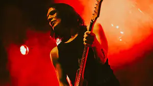 Placebo sacude el Movistar Arena de Madrid celebrando tres décadas de distorsión y catarsis