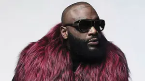 Rick Ross se entrega a la policía de Miami tras ser acusado de agresión grave y estrangulamiento