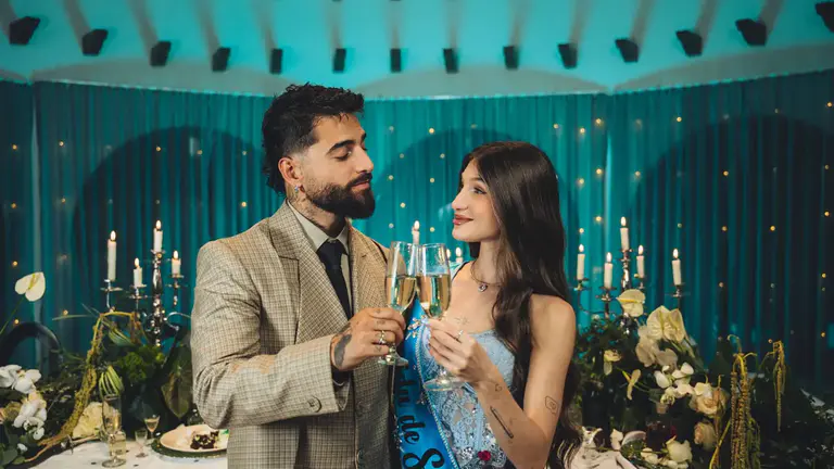 Yami Safdie y Maluma Felicidades en QConciertos